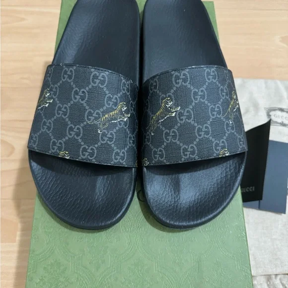 Gucci GG Supreme Slide ‘Tiger’
